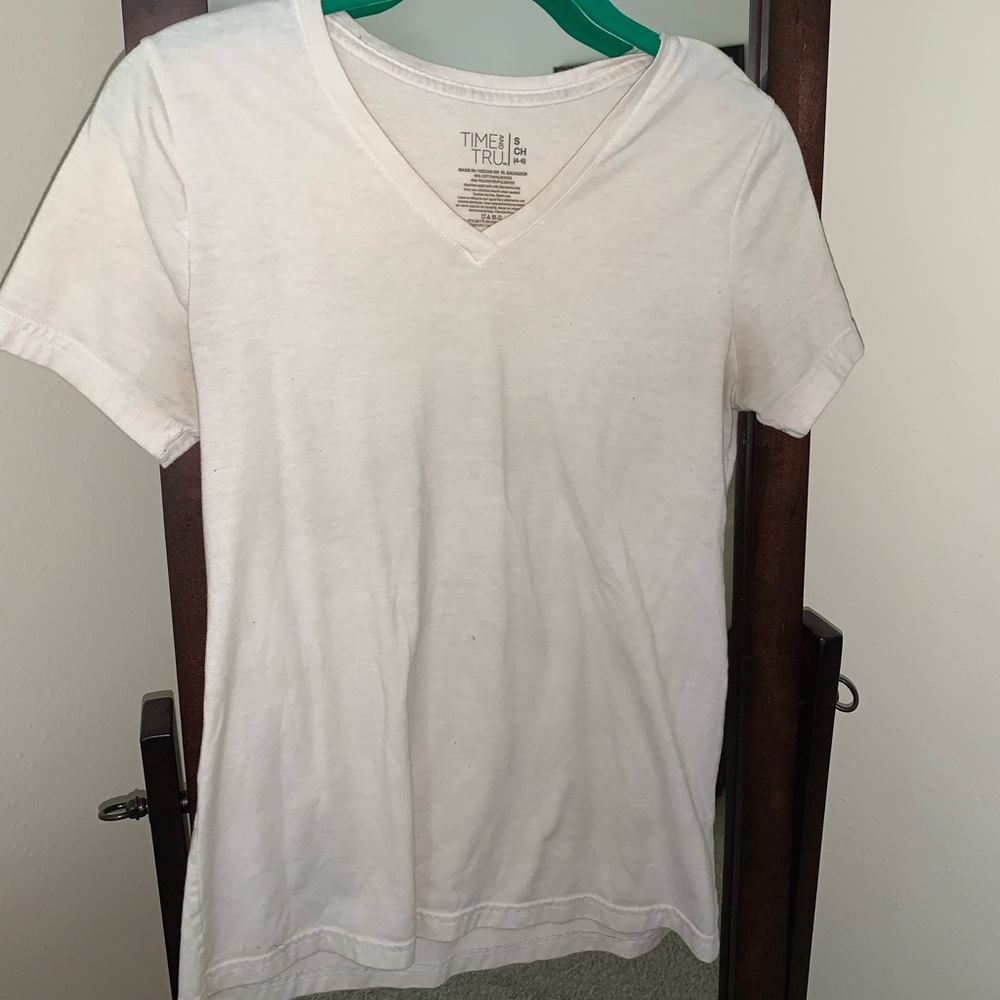 White v neck tee